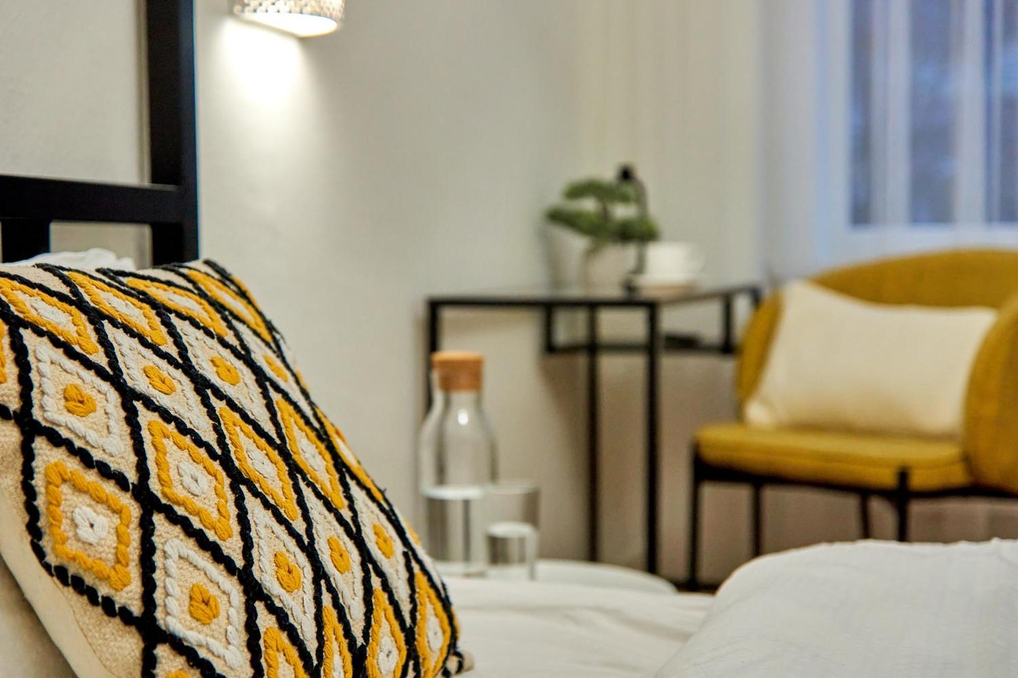 Apartment On Kyryla & Mefodia *