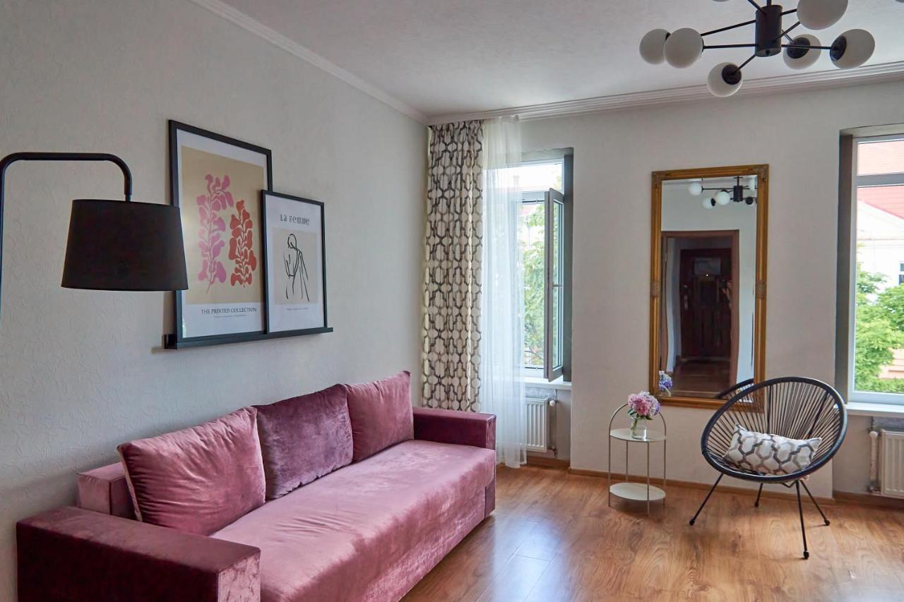 Apartment On Kyryla & Mefodia *