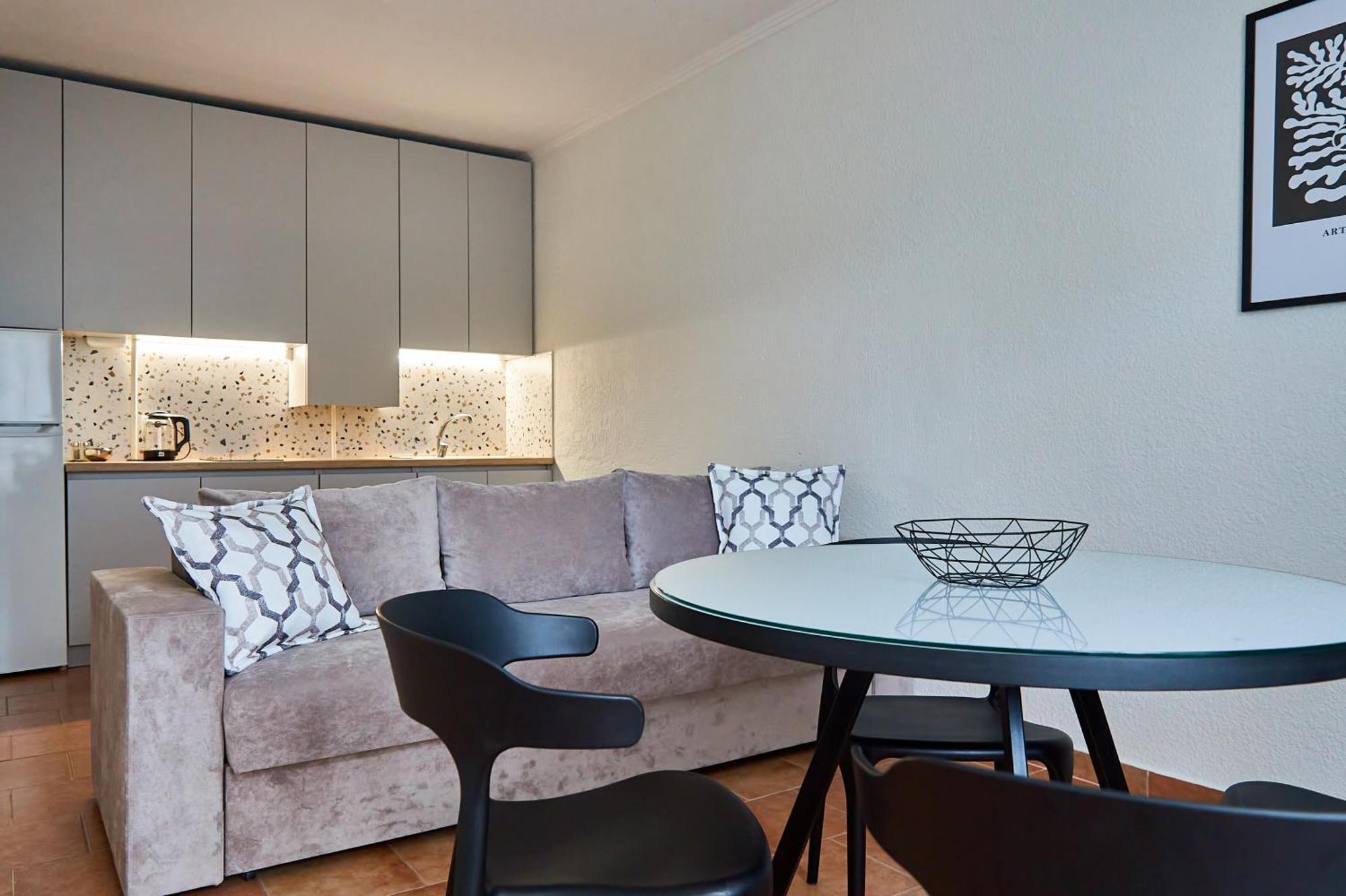 On Kyryla & Mefodia Apartment *