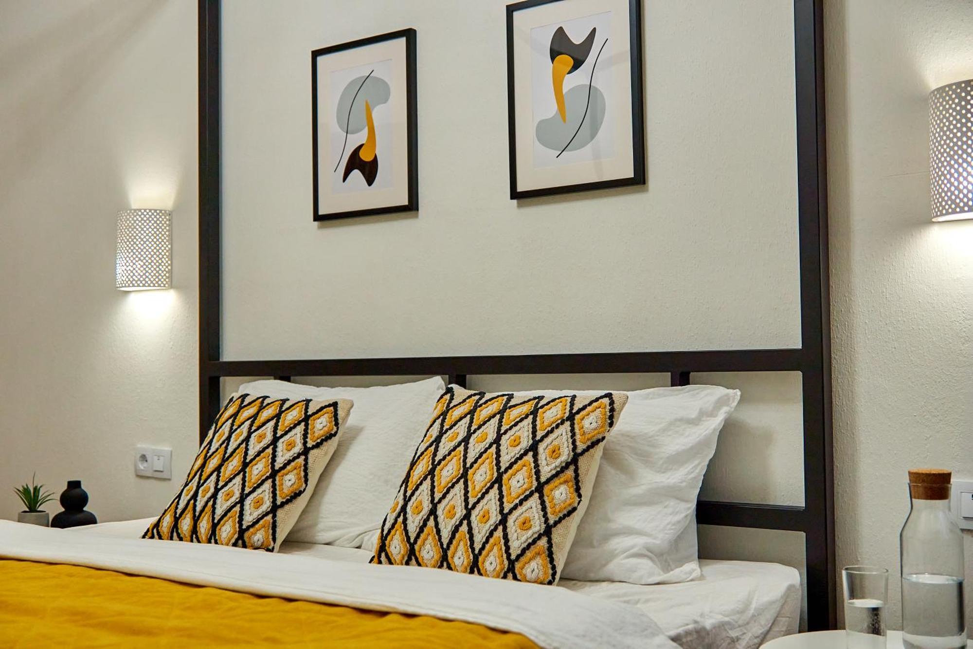 Apartment On Kyryla & Mefodia
