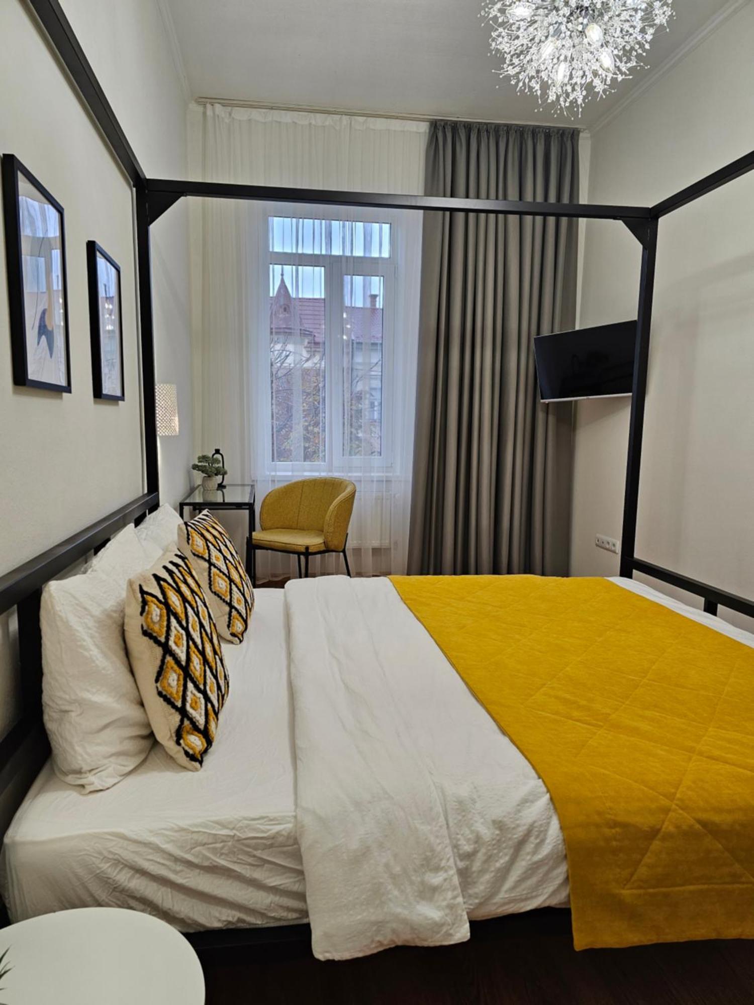 Apartment On Kyryla & Mefodia *