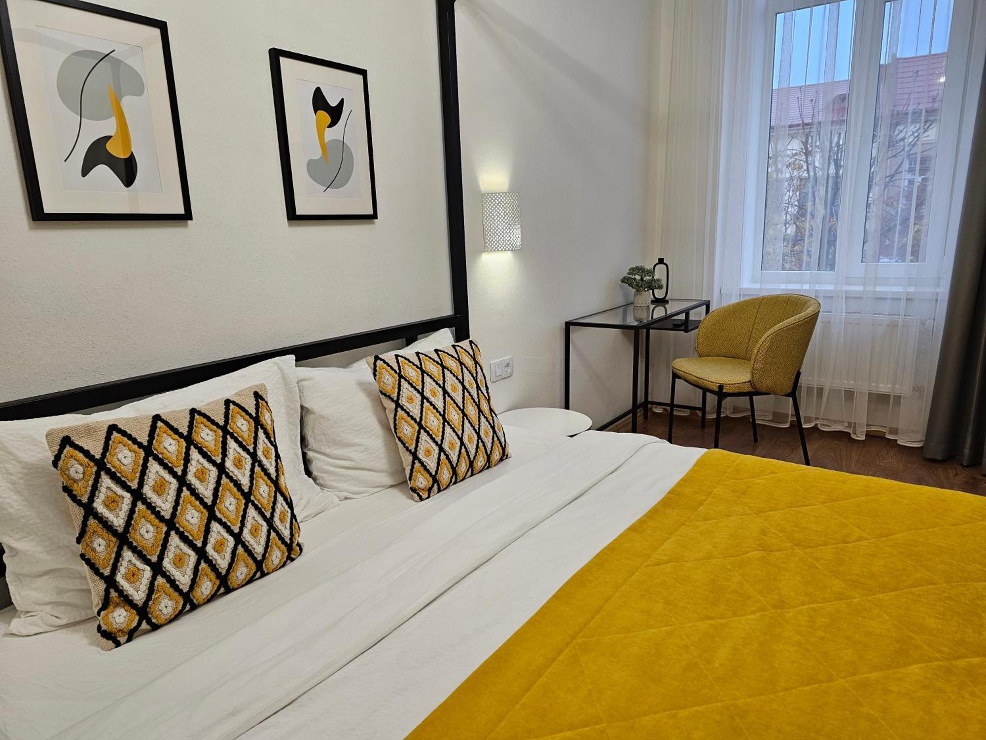 Apartment On Kyryla & Mefodia *