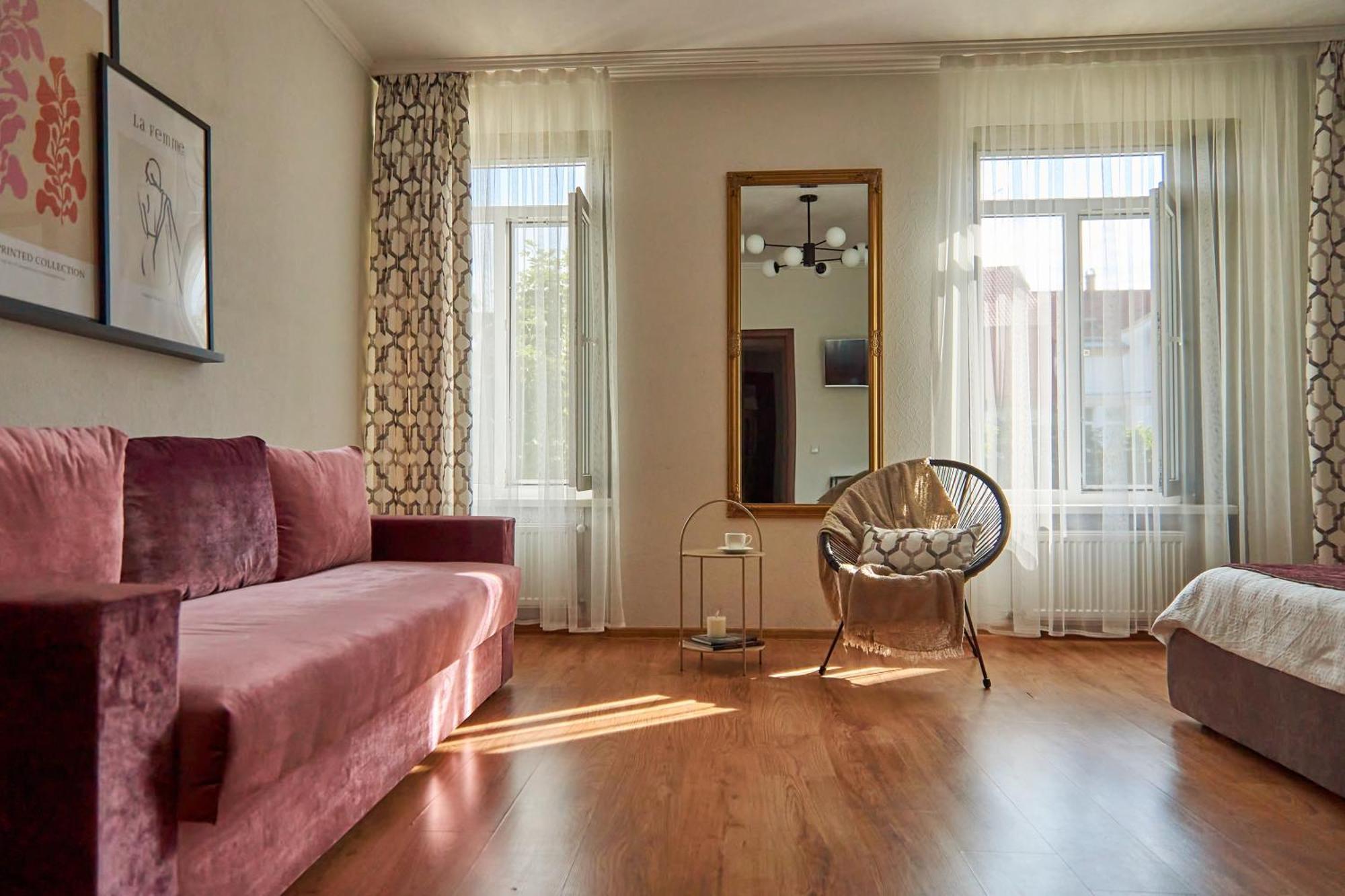 On Kyryla & Mefodia Apartment