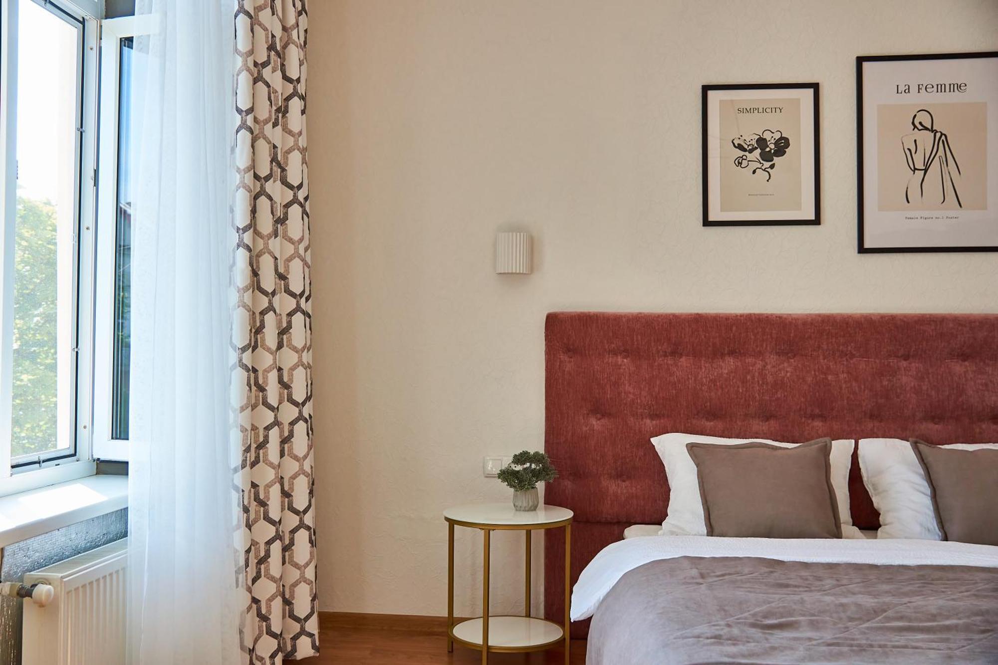 Apartment On Kyryla & Mefodia